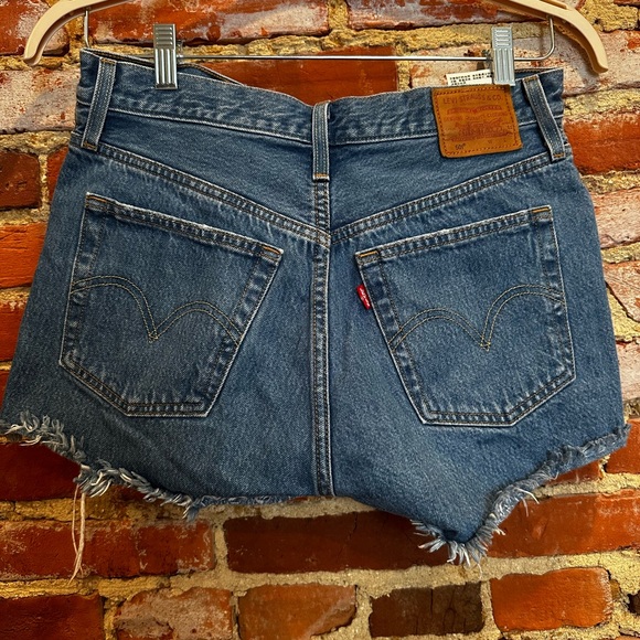 Levi’s 501 shorts.  Size 26 - Picture 6 of 6